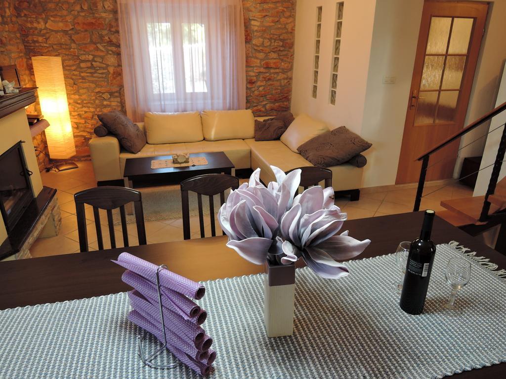 Rural House Gluic Villa Bogatic Phòng bức ảnh